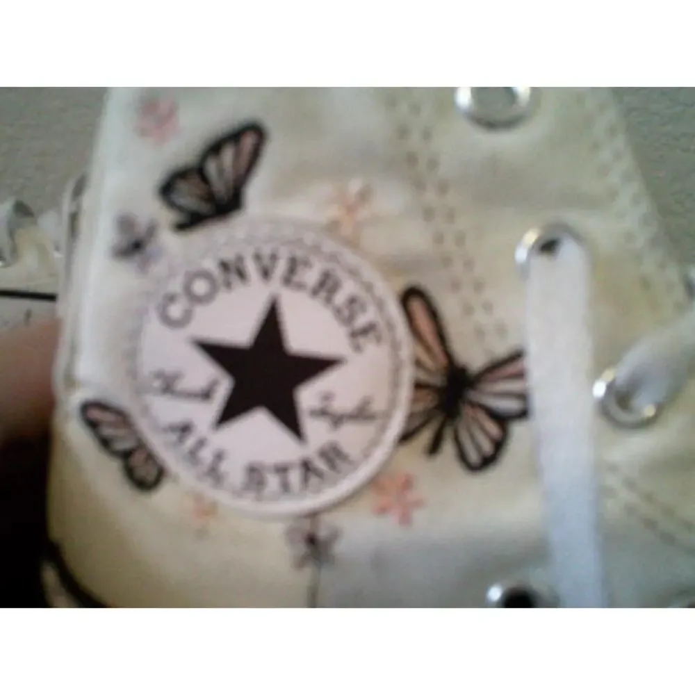 Stylish White Converse All-Star Butterfly Sneakers - Youth Size 12
